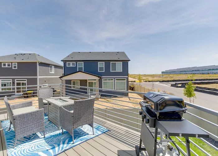 Pet-Friendly Aurora Getaway With Deck And Grill!